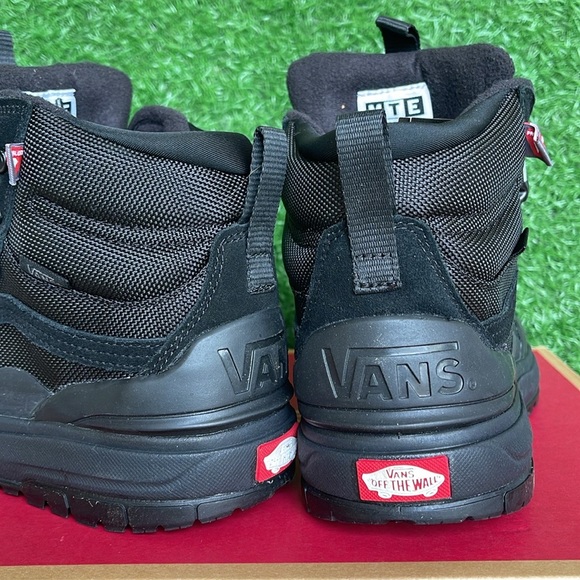 Vans Men’s Ultrarange Exo
Black/Black
VN0A4BVSBKA
Boots Sneakers - Picture 13 of 16